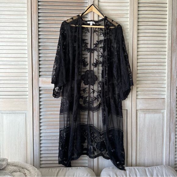She + Sky Sweaters - Black lace kimono